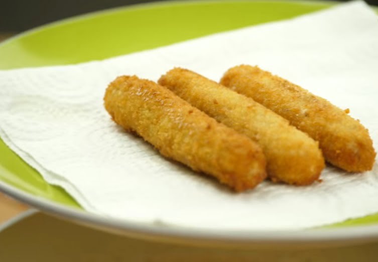 Keto Air Fryer Buffalo Chicken Cheese Sticks