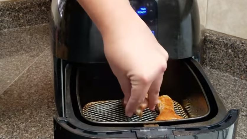 In the mood for BBQ chicken drumsticks but not willing to get the grill out? Enjoy this fantastic air fryer BBQ chicken drumsticks recipe all year-round!