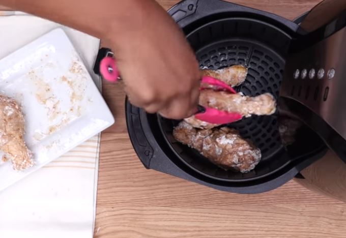 Make delicious Southern chicken drumsticks with this easy air fryer recipe! Now making this yummy classic is super easy and simple thanks to your air fryer.