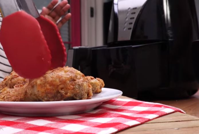 Make delicious Southern chicken drumsticks with this easy air fryer recipe! Now making this yummy classic is super easy and simple thanks to your air fryer.