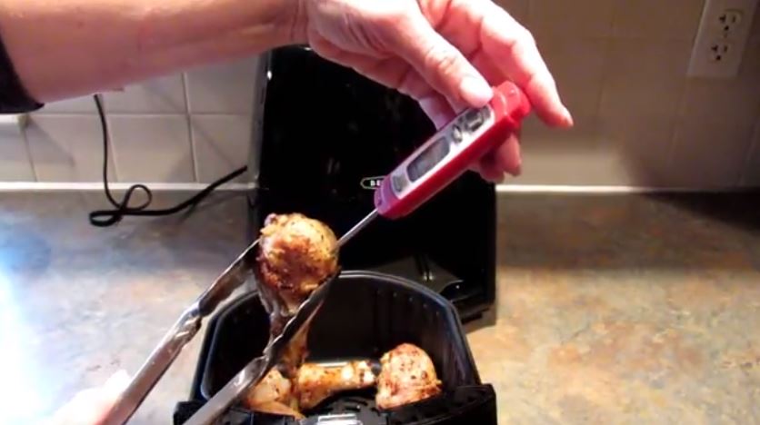 Are you a fan of chicken drumsticks? Then you need to try this keto air fryer extra crispy drumsticks and take your drumsticks to the next level!