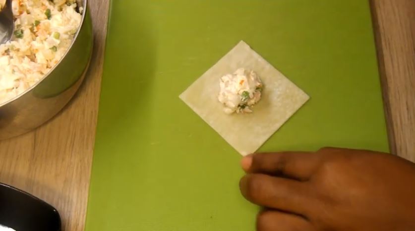 Craving for crab rangoon? Now you don't need to go to your favorite restaurant, how about making your own at home with this air fryer crab rangoon recipe!
