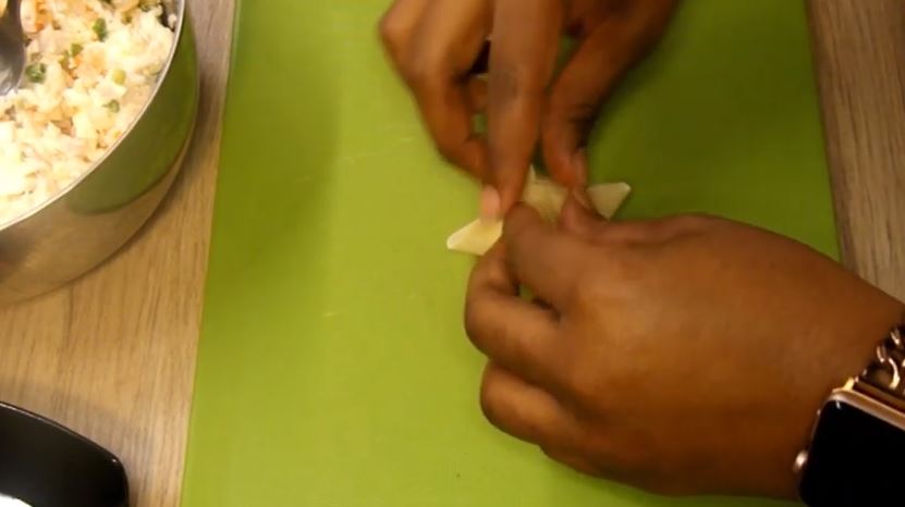 Craving for crab rangoon? Now you don't need to go to your favorite restaurant, how about making your own at home with this air fryer crab rangoon recipe!