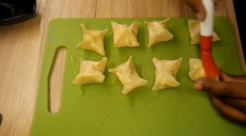 Craving for crab rangoon? Now you don't need to go to your favorite restaurant, how about making your own at home with this air fryer crab rangoon recipe!