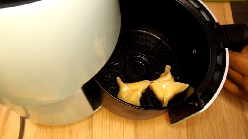 Craving for crab rangoon? Now you don't need to go to your favorite restaurant, how about making your own at home with this air fryer crab rangoon recipe!