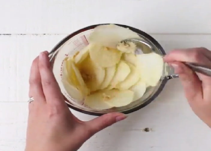 Looking for delicious chips that are oil-free? These tasty air fryer garlic Parmesan oil-free chips will totally take your chips game to the next level.