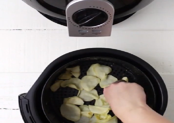 Looking for delicious chips that are oil-free? These tasty air fryer garlic Parmesan oil-free chips will totally take your chips game to the next level.