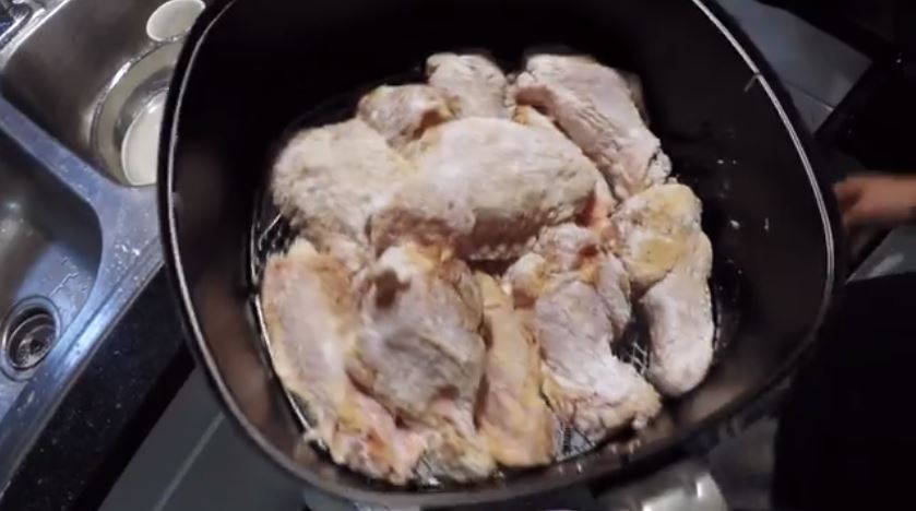 Looking for a delicious, sweet, crispy and spicy chicken wings recipe? Then you need to try this yummy air fried chicken wings recipe.