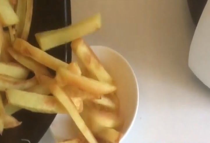 Looking for a crunchy, tasty and healthy snack? How about this delicious air fried chips, because who doesn't love chips right!