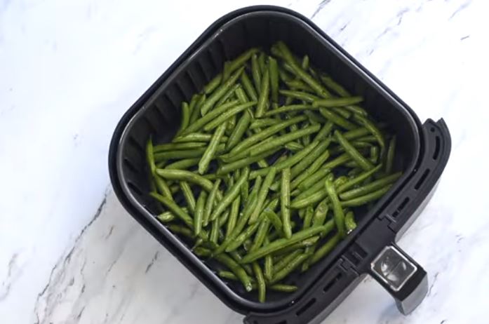 You will absolutely love this next recipe, it is super easy, quick, plant based and full of flavor! Check out this yummy vegan air fried Asian green beans!