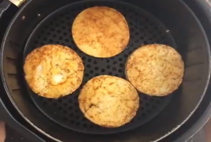 If you want a quick and simple vegan breakfast recipe, you are in for a real treat with this awesome vegan air fried breakfast sandwich!