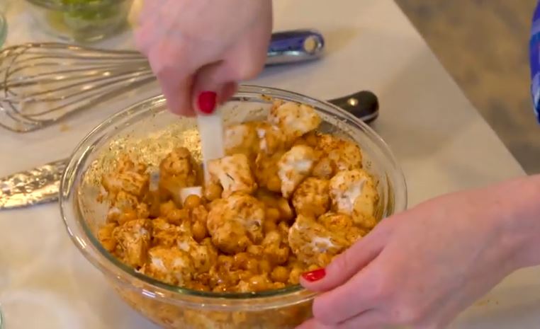 In the mood for tacos? How about this tasty healthy alternative: vegan air fried cauliflower chickpea tacos! The ultimate recipe for clean eating.