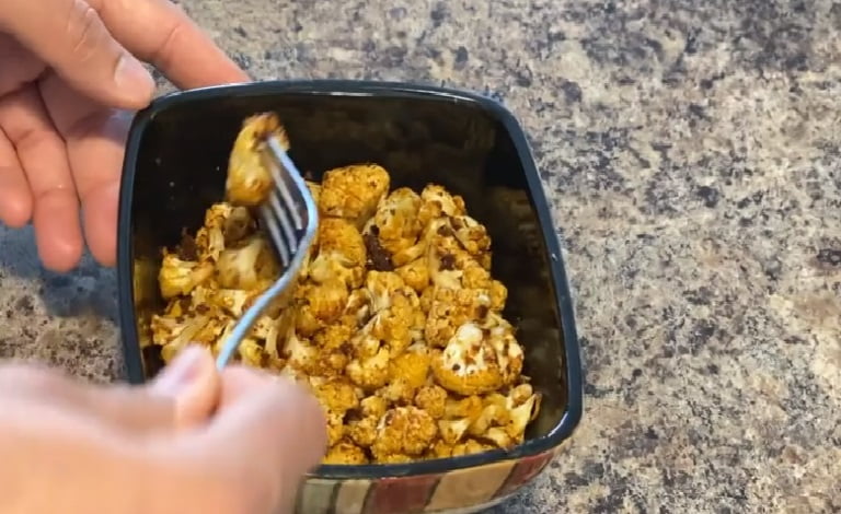 In the mood for tacos? How about this tasty healthy alternative: vegan air fried cauliflower chickpea tacos! The ultimate recipe for clean eating.