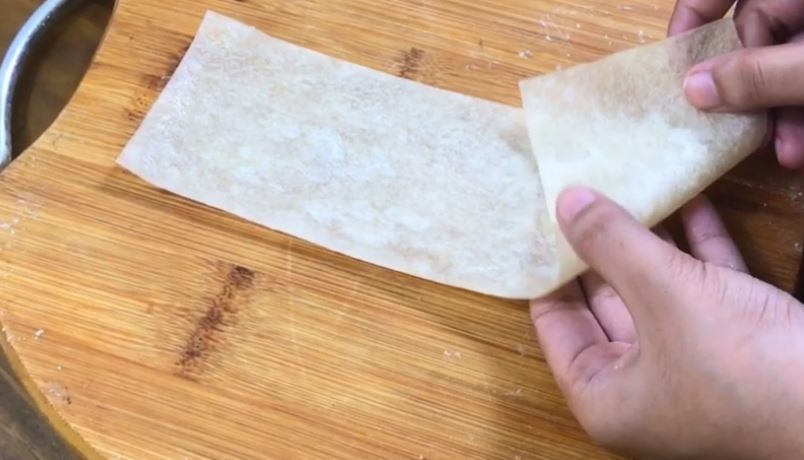 Just because you follow a vegan lifestyle doesn't mean you can't enjoy of a tasty appetizer! Check out this fantastic vegan air fried cheese samboosa!