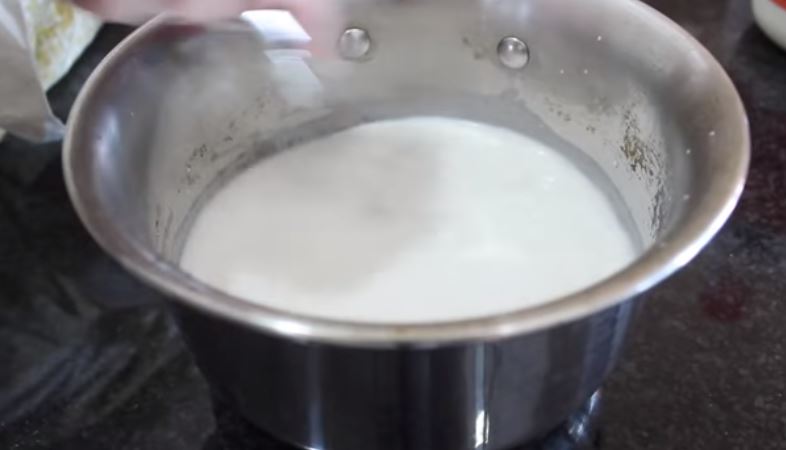 Craving for vegan breakfast/dessert? We've got your back! Check out this super easy and simply delicious vegan air fried coconut french toast!