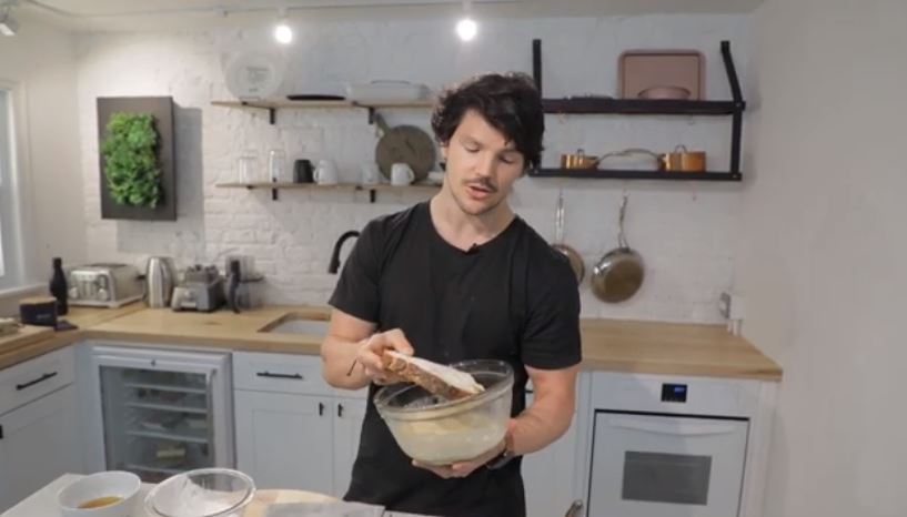 Craving for vegan breakfast/dessert? We've got your back! Check out this super easy and simply delicious vegan air fried coconut french toast!