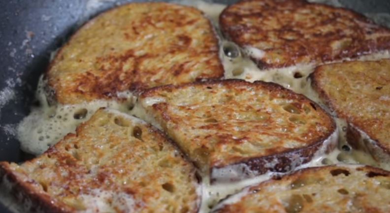 Craving for vegan breakfast/dessert? We've got your back! Check out this super easy and simply delicious vegan air fried coconut french toast!