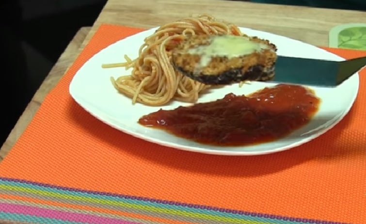 Looking for a tasty plant based dish? look no further and try this delicious vegan air fried eggplant Parmesan, because vegans can also have a fancy meal!