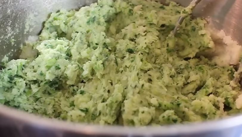 Tired of the same boring dishes? Check out these tasty vegan air fried kale and potato nuggets! You can easily whip up this recipe in your air fryer.