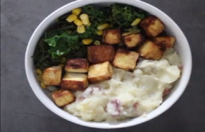Get ready to surprise with this delicious vegan air fried mashed potato bowl! A yummy, easy and quick recipe that everyone will love!