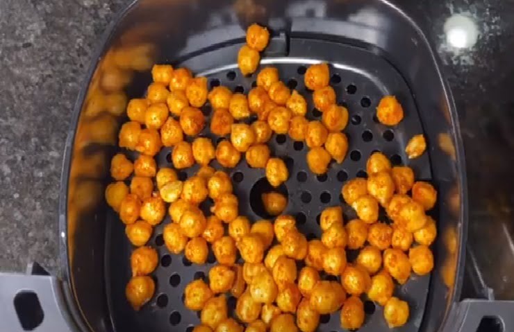 Looking for a tasty and healthy snack? Check out this fantastic vegan air fried roasted chickpeas recipe easily made in the air fryer!