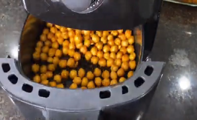 Looking for a tasty and healthy snack? Check out this fantastic vegan air fried roasted chickpeas recipe easily made in the air fryer!