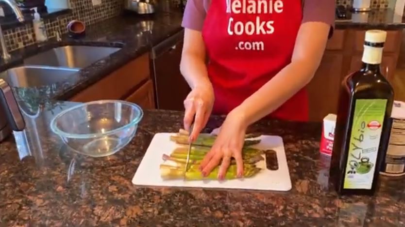 If you like spicy food, you will love this recipe, vegan air fried spicy asparagus which is not only savory but also vegan friendly!