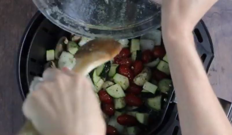 In the search for a healthy, quick and easy side dish? How about this delicious, flavorful and colorful vegan air fried vegetables recipe!