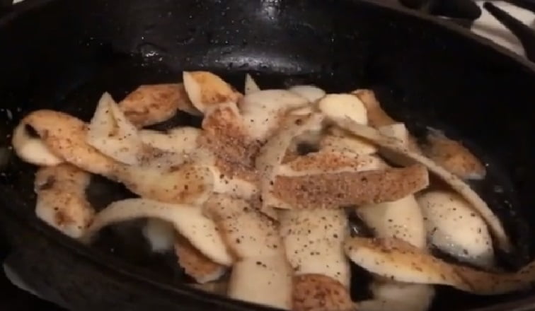 This is definitely a recipe for the resourceful type! With this delicious vegan air fried potato peels recipe, you'll never throw away potato peels again!