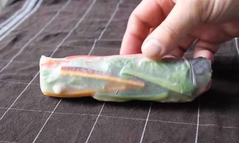 Tired of the same breakfast and want something healthier? Check this vegan air fried mini breakfast burrito! A healthy and tasty way to start your morning.