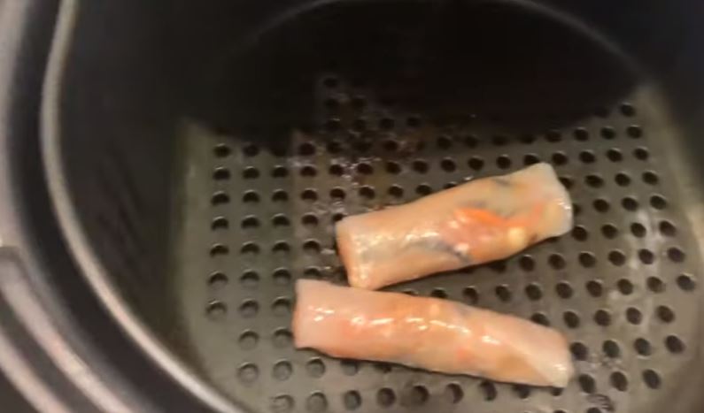 Tired of the same breakfast and want something healthier? Check this vegan air fried mini breakfast burrito! A healthy and tasty way to start your morning.