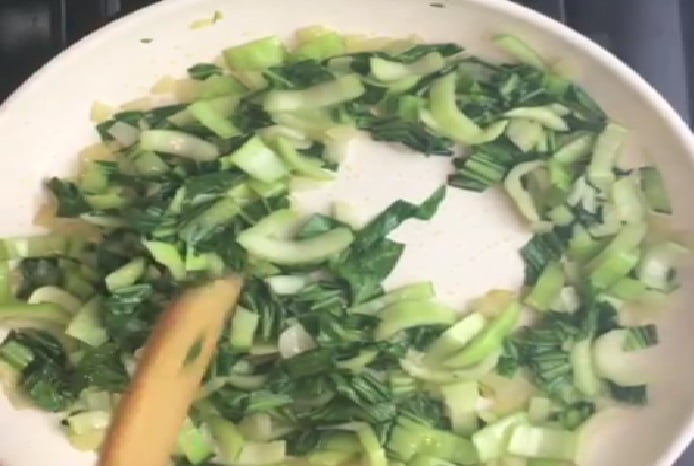 If you are a vegan and want to try something new, then check out this yummy vegan air fried baked tofu Buddha bowl, super easy to make using your air fryer!